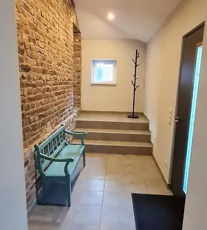 Eifelhof Mit Obstbaumwiese