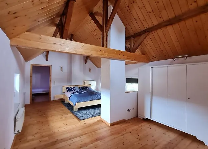 Eifelhof Mit Obstbaumwiese Nideggen