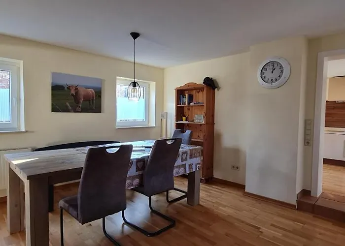 Eifelhof Mit Obstbaumwiese *