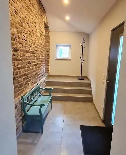 Eifelhof Mit Obstbaumwiese