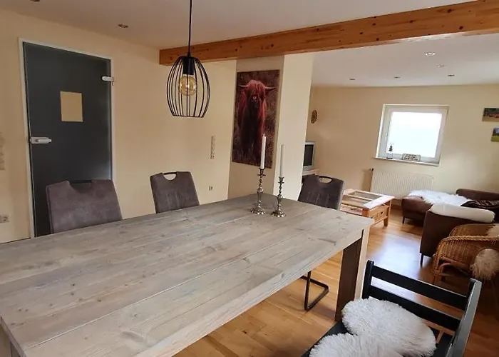 Eifelhof Mit Obstbaumwiese